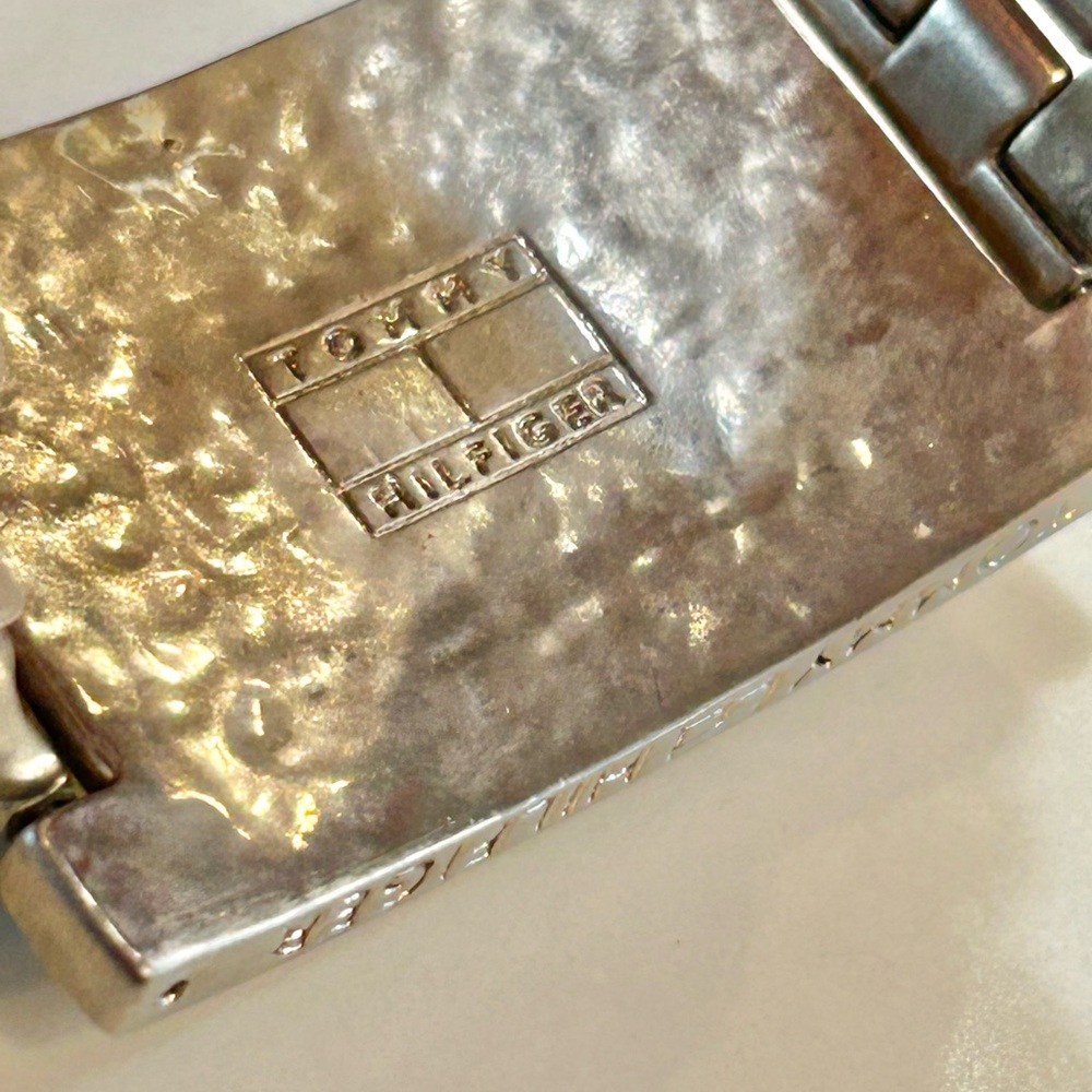 Tommy Hilfiger Unisex Bracelet
Stainless Steel Watchband Look - Picture 14 of 16